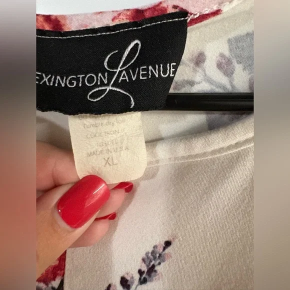 Floral Knot Front Top✨ - Picture 7 of 8